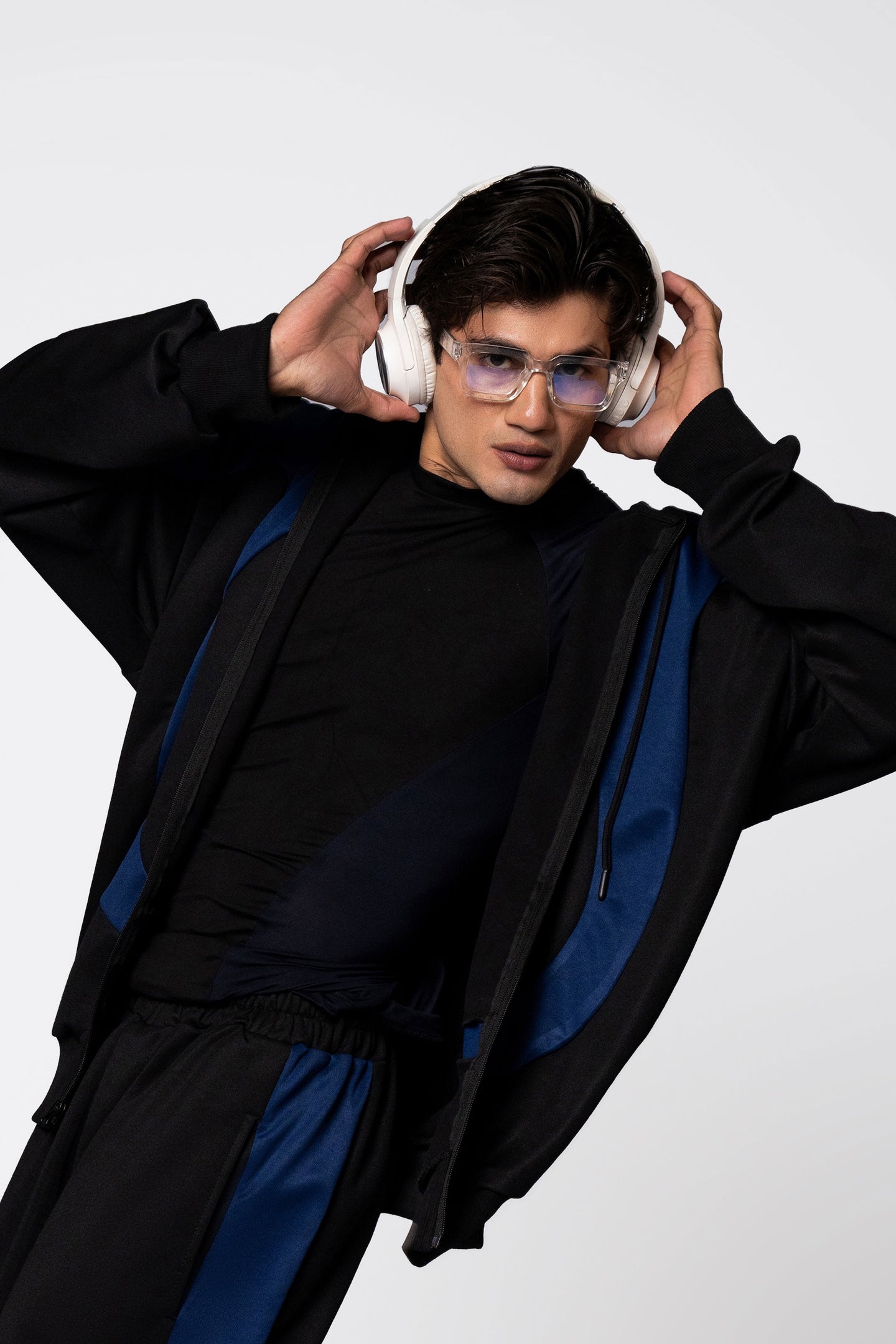 Anti-Grav Pullover